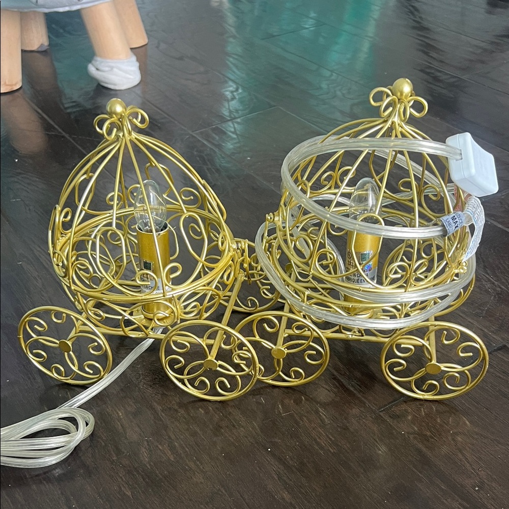 Gold Wire Carriage Lamp